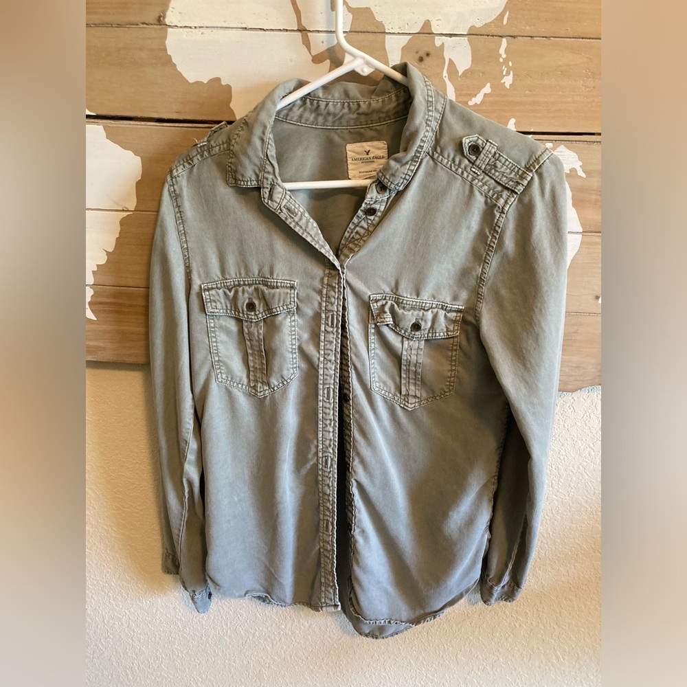 American Eagle Gorest Green Button Up